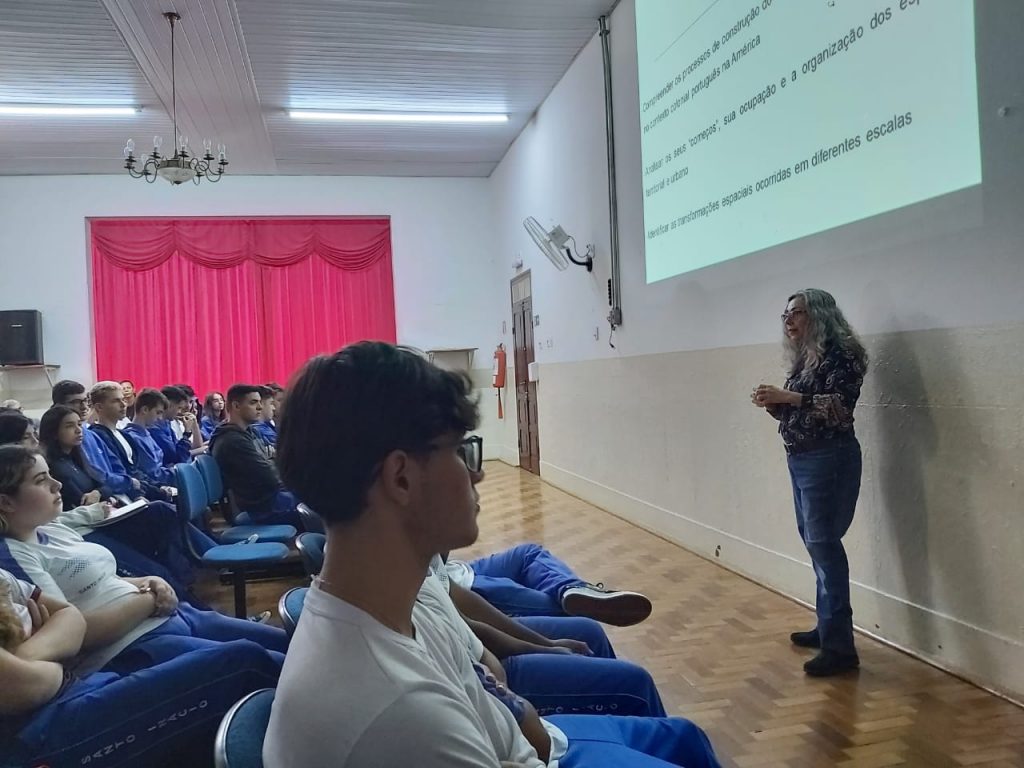 Lançamento de livro sobre Baependi no Colégio Franciscano Santo Inácio