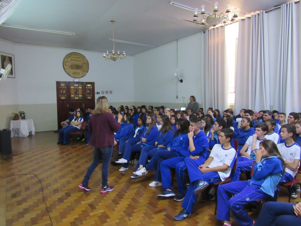 Palestra "Educação em Saúde com adolescentes: aprender, proteger e cuidar"